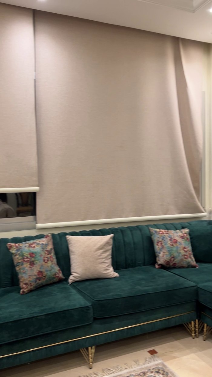 A single extracted phone-video frame that becomes an input to the pipeline.